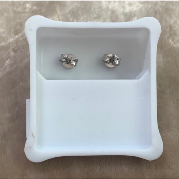 New! .925 Sterling Silver Genuine Diamond Stud Earrings - Picture 6 of 7